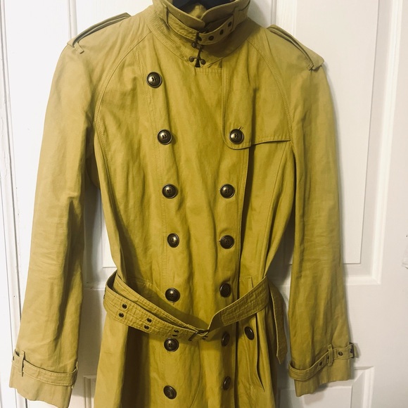 Authentic Burberry Women's Trench in mustard - Picture 6 of 11